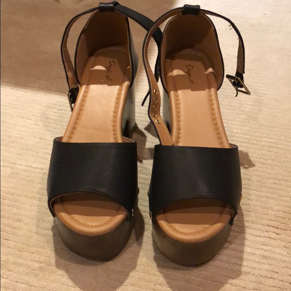 Never worn super cute Qupid platform sandals!